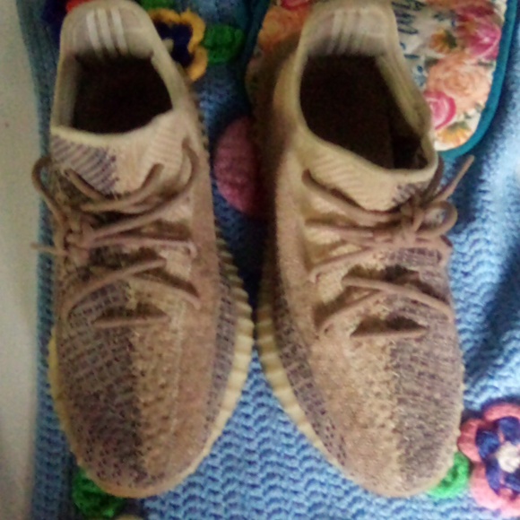 Yeezy 350 V2 - Picture 4 of 4